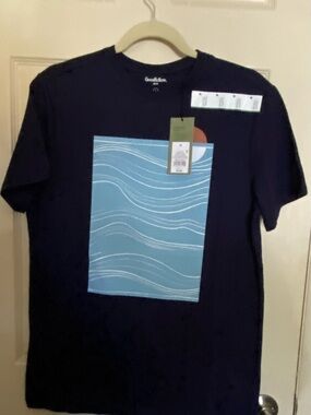 Goodfellow & Co Men's Navy Tee with Light Blue Wave Panel